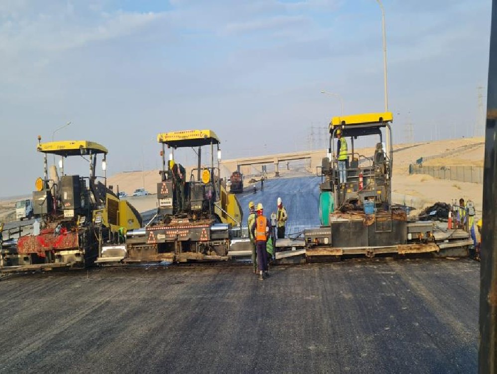 Road paving crew